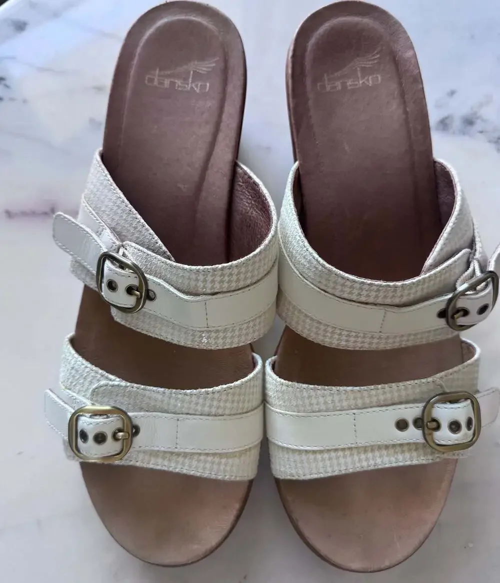 Dansko Jessie White Leather Cream Houndstooth 2 Strap Buckle Wedge Sandal 41